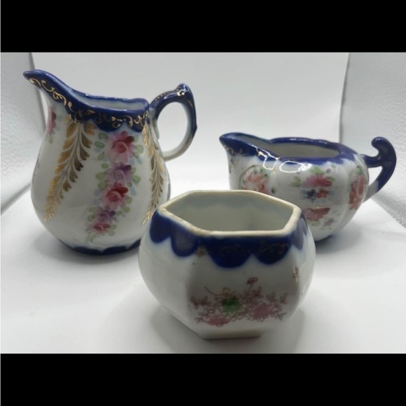 𝅺lot of Three Creamers And Salt Cellar - Picture 2 of 6